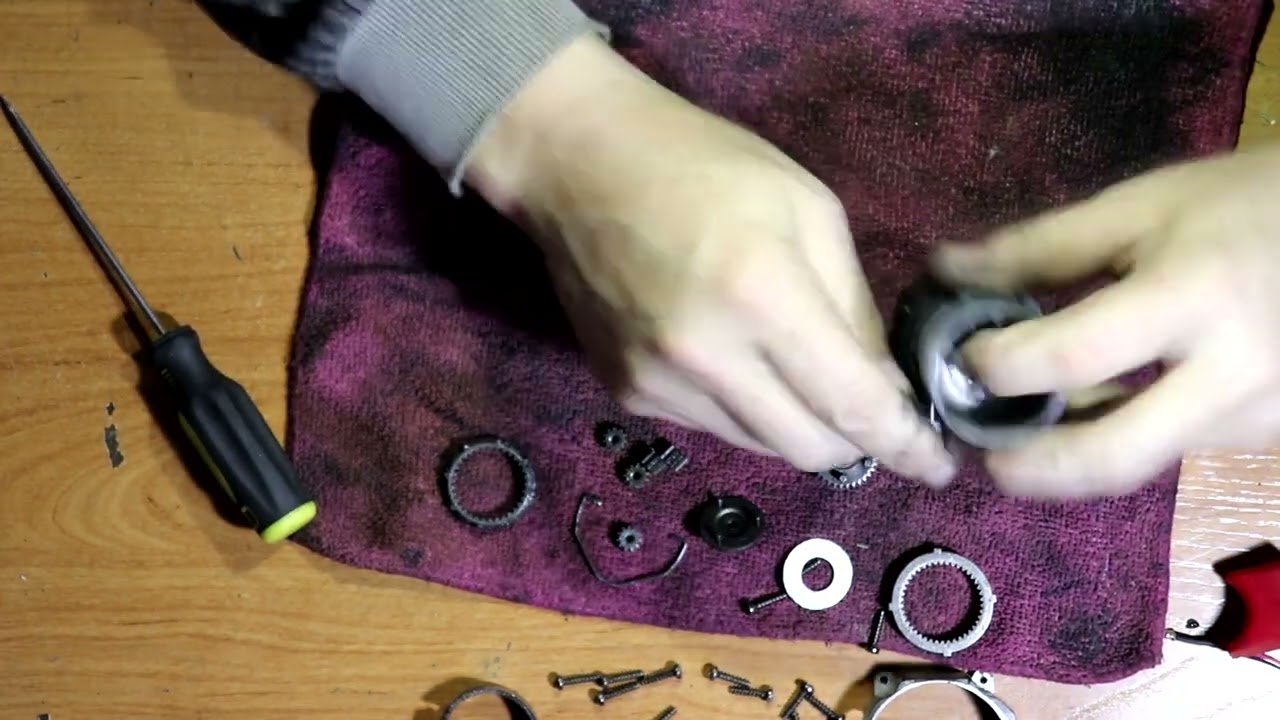 Шуруповерт  RANGE RCD18/2.0-PROMO Необычный дефект.