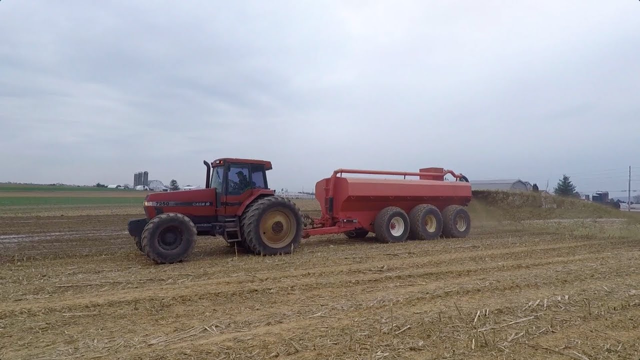Hauling Manure with Case IH 7250 Magnum