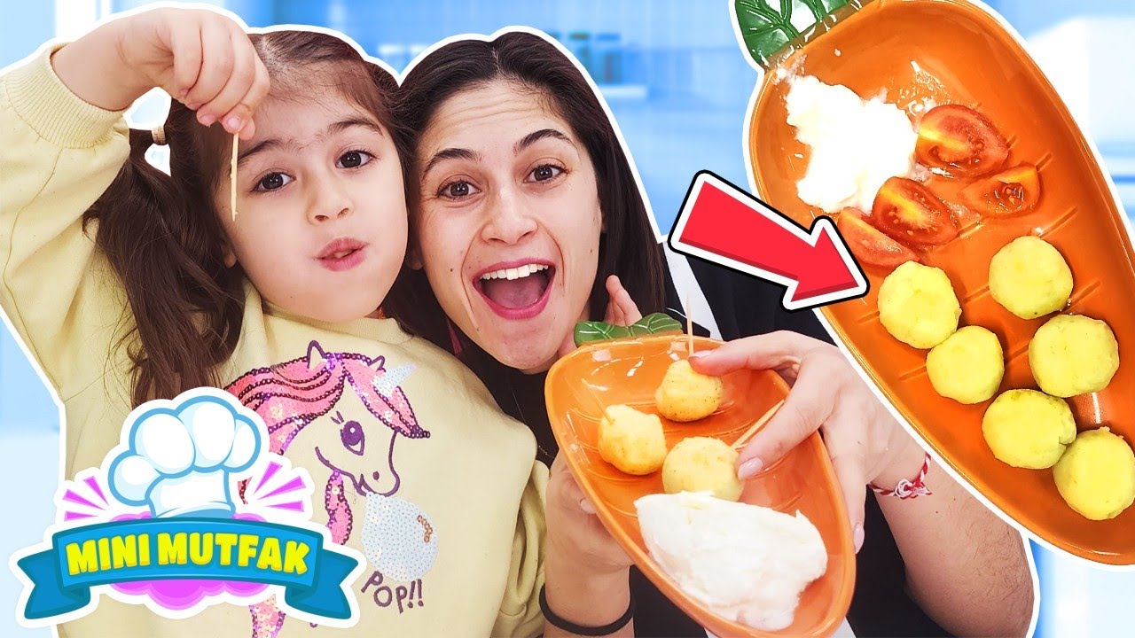 Mini Mutfak - Ayşe ve Defne patates topları yapıyor! Çocuklar için yemek yapma videoları
