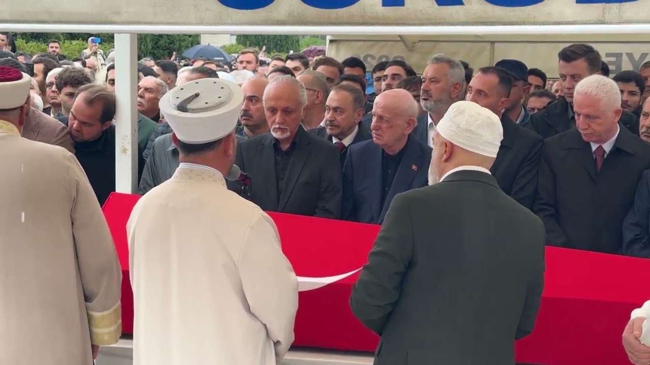 Yavuz Bülent Bakiler cenaze namazından 
