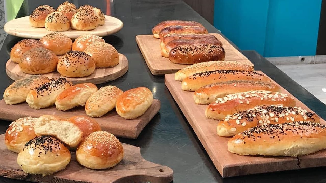 طريقة عمل عيش الفينو والكايزر | سنة أولي طبخ مع الشيف سارة عبد السلام