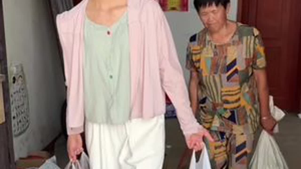 前几天就计划回孝昌住几天的，正好姐姐身体不舒服，耽搁了几天，公公知道我们要回来，提前买好了菜。#我的乡村生活 #记录真实生活 #农村生活 #平平淡淡小日子 #家庭日常