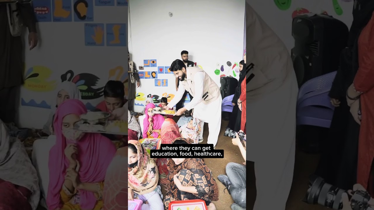 CAPTAIN HALAL HELPS THE STREET CHILDREN OF LAHORE
