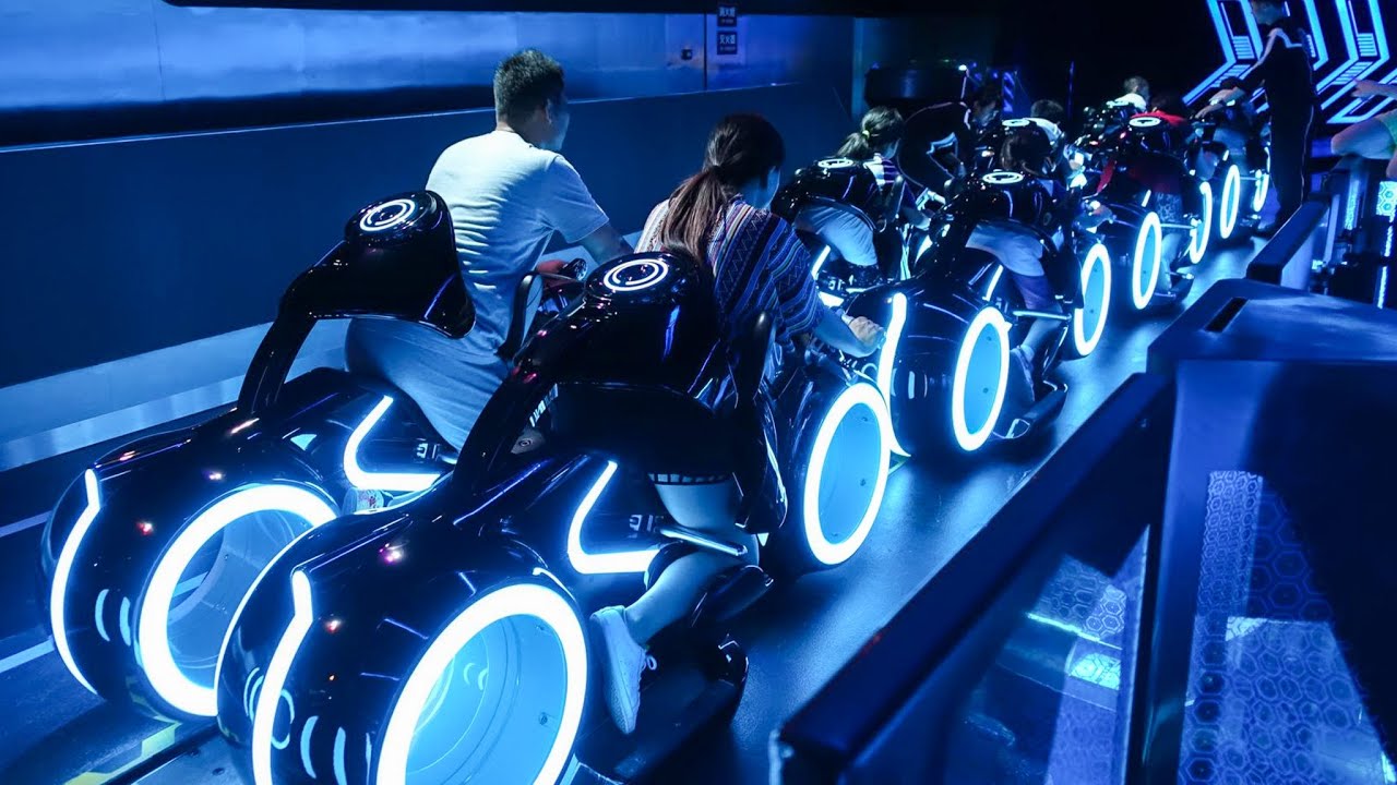 ディズニー史上最速の時速100㎞で駆け抜けるジェットコースター「トロンライト・サイクルラン」フロリダディズニー