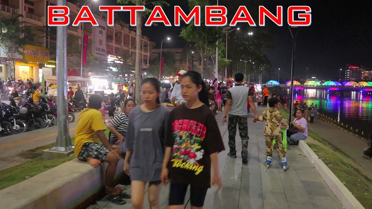 BATTAMBANG AT NIGHT ON BOAT RACING DAY | SO HAPPY AND SAFE !