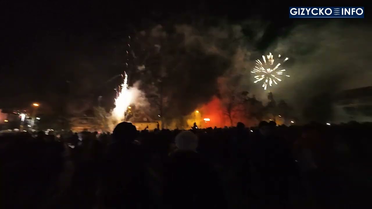 Giżycko przywitało Nowy Rok 2024! Tak mieszkańcy bawili się na placu Piłsudskiego