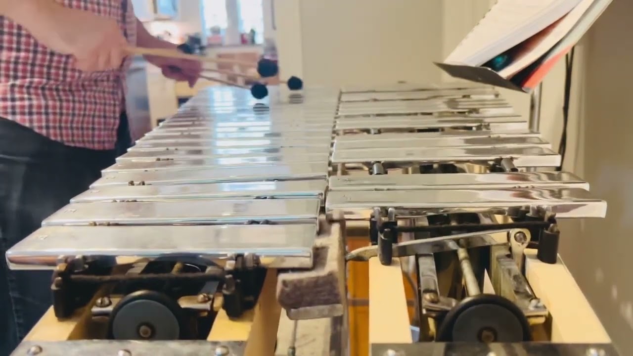 “Georgia On My Mind” with 1930s Deagan 145 Vibraphone—noisy motor!