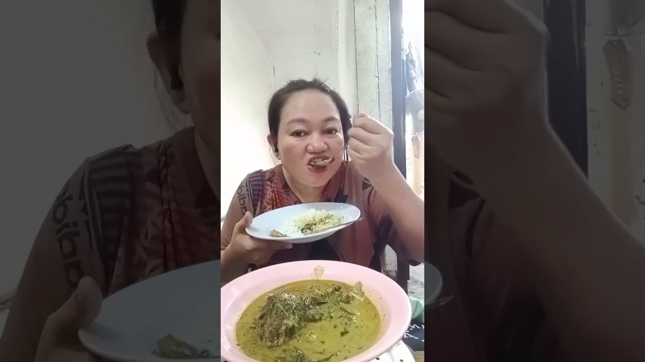 แกงขี้เหล็กใส่กะทิใส่หมูสามชั้นจ้ะ🤤🤤🙏🙏🙏/2/3/69