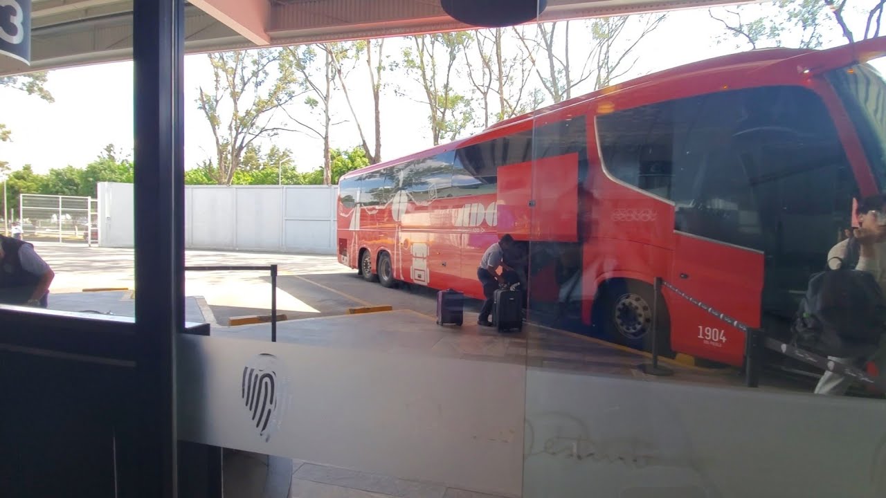Mexico City Airport to Puebla by bus / En bus del Aeropuerto de la Ciudad de Mexico a Puebla.