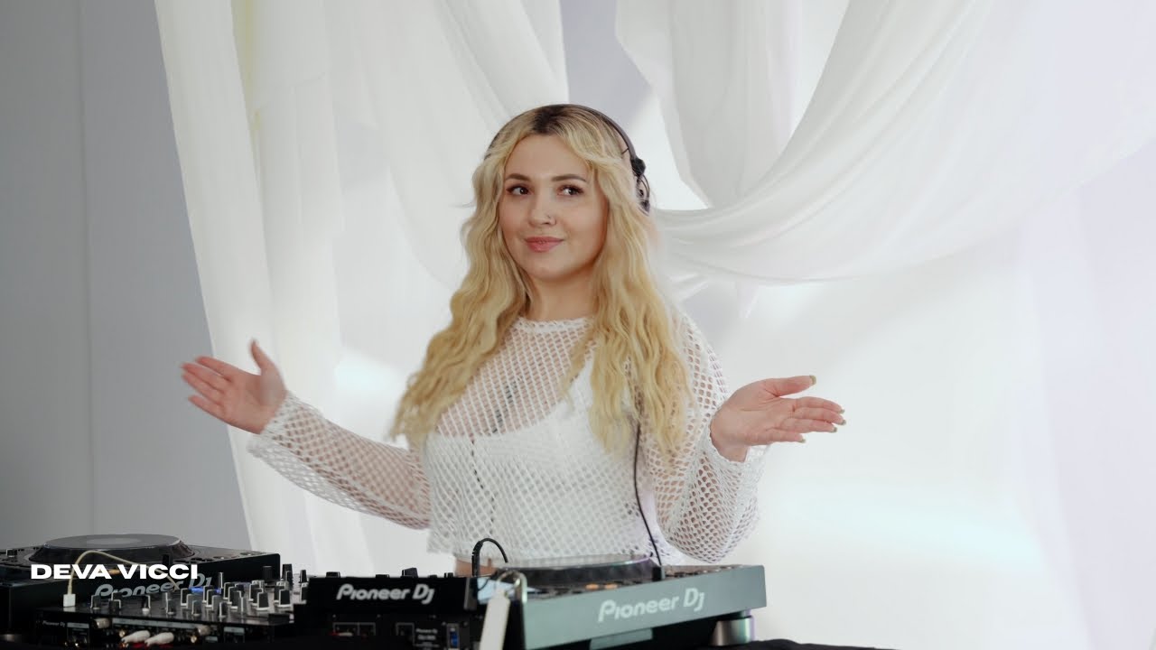 DEVA VICCI  -  Melodic Techno & Progressive House Studio Session 4K Live DJ Set