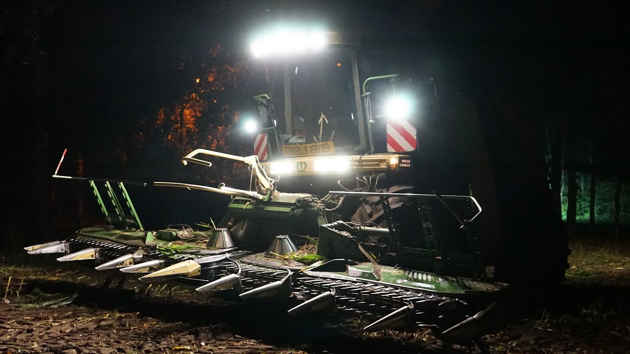 Chopping Corn at night | krone BIG X 650 | Millon NV | Deutz-Fhar