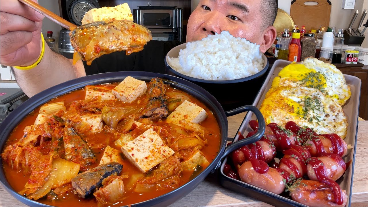꽁두김치찌개+왕비엔나소시지+완숙후라이+쌀밥한그릇 뚝 딱 먹방입니다 MUKBANG