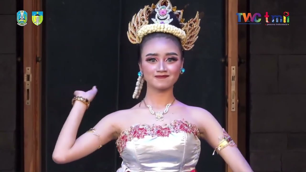 Tari Beksan Candra Kirana - Anjungan Jawa Timur TMII (Kab. Kediri)