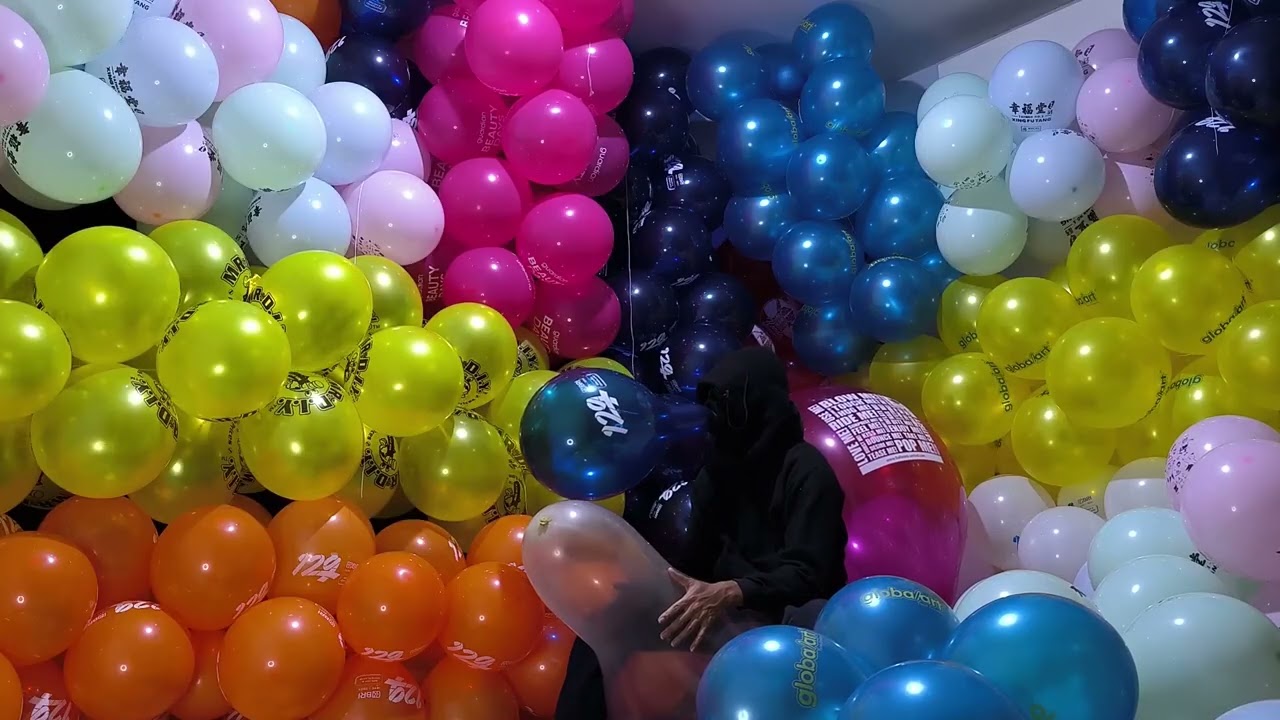 B2P (Blow to pop) a blue HUT Bank BRI 129 balloon