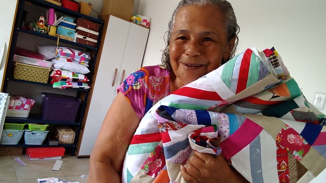 vamos fazer mais uma linda sacola de E.V.A com retalhos de tecidos reciclando com muito carinho.