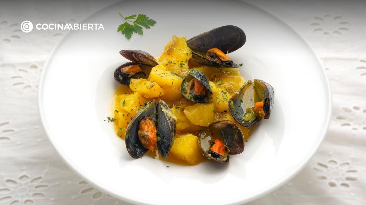 Karlos Arguiñano prepara patatas con mejillones al azafrán, un plato fácil y sabroso