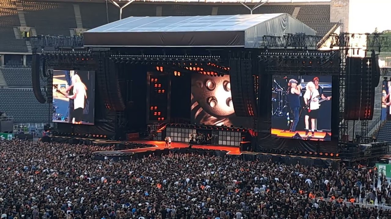 AC/DC - Stiff Upper Lip (Berlin 30.06.2025)