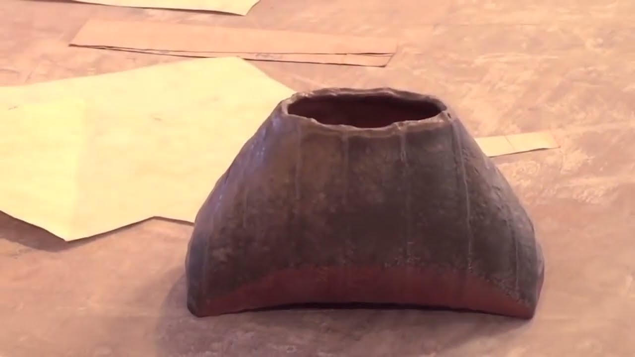 How to Make a Lovely Folded Vase with a Clay Slab | JAN MCKEACHIE JOHNSTON