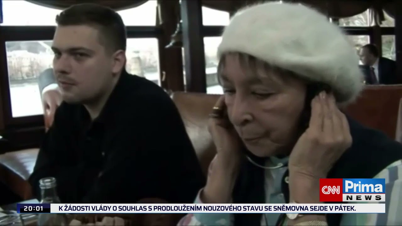 Hana Hegerová po boku raperů