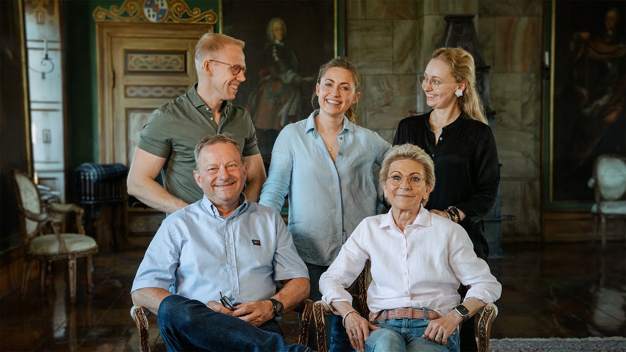 Klosterfamilien - spindelvæv og bonede gulve (S1:E1)