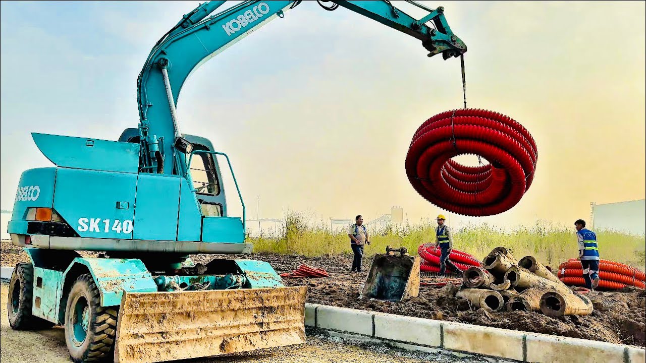 Máy xúc Kobelco cẩu ống nhựa xoắn HDPE, máy xúc các loại múc cát đá| Ngọc Tạo TV | #excavator .