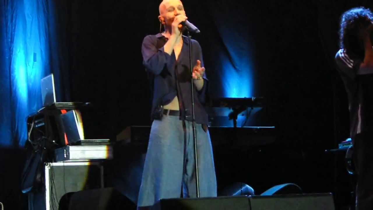 JAMES - Waterfall / Ring the Bells - (19/08/2011 - Live in Cascais)