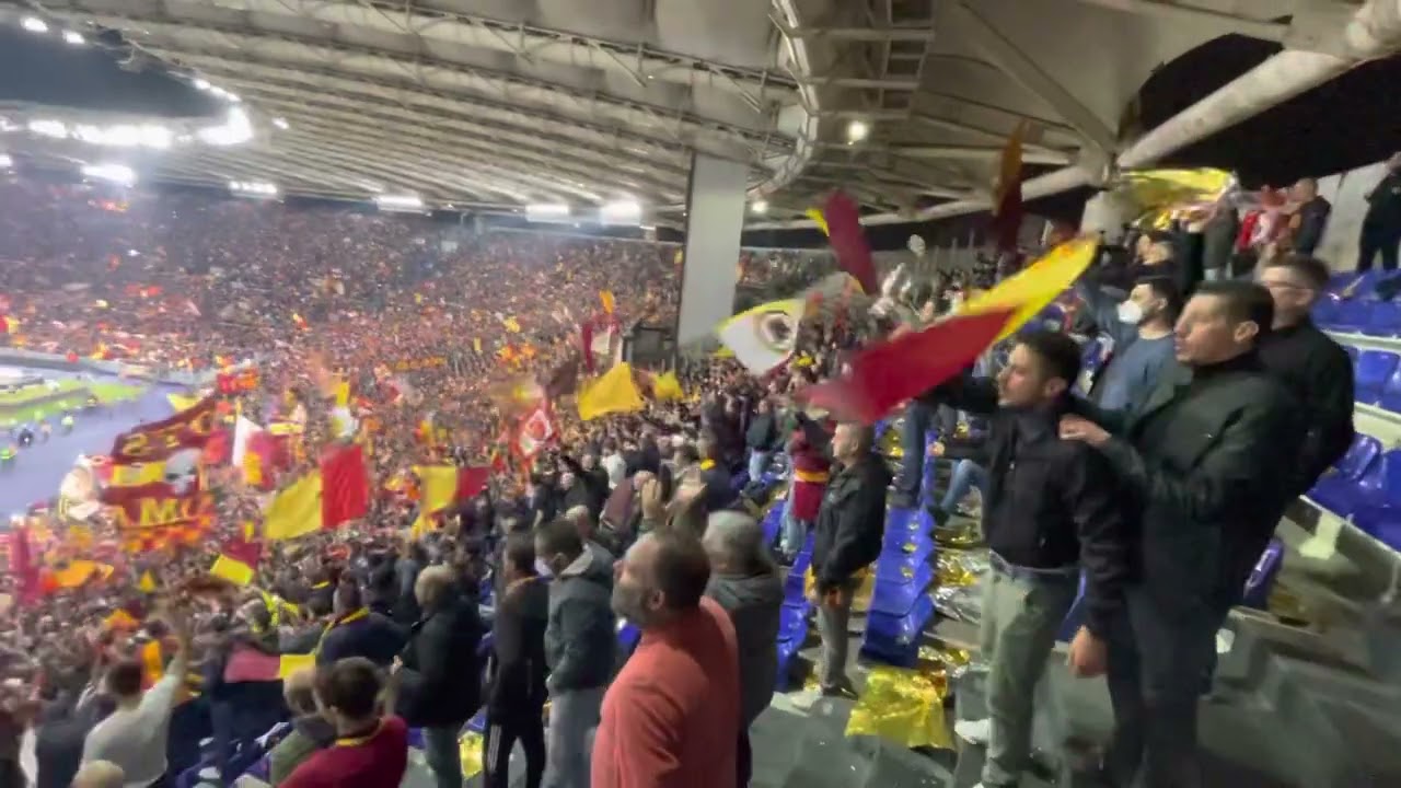 Ultimi minuti in Curva Sud, Roma - Leicester 1-0 Non mi stanco mai di te, Forza grande Roma ale!…