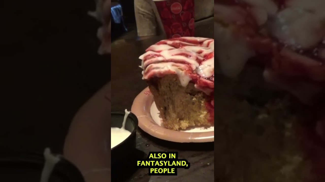 Great Snack In Magic Kingdom. Gaston&rsquo;s Cinnamon Roll