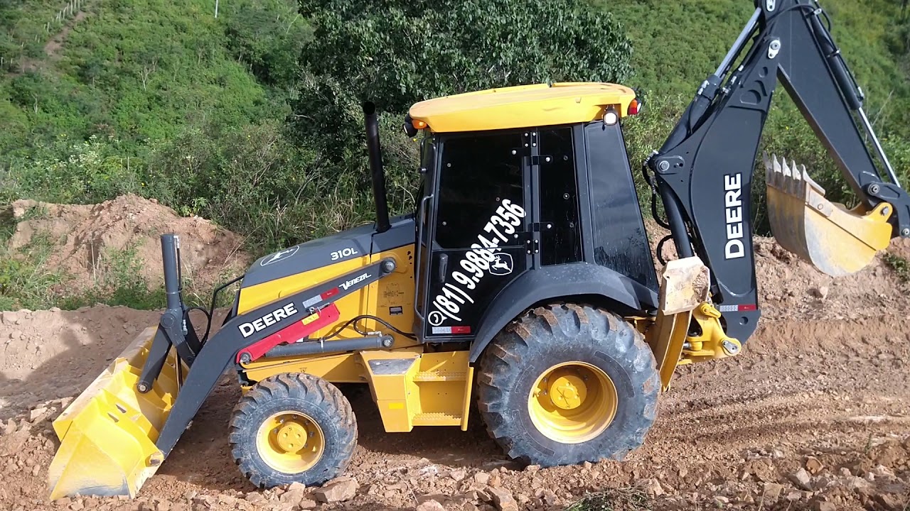 Cavando Piçarro com Retroescavadeira John Deere