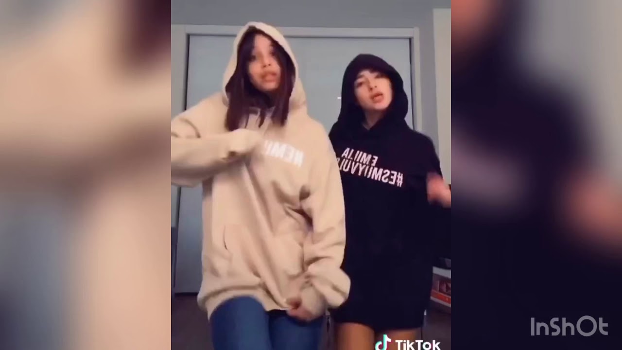 Emilia Mernes y Samantha Sanchez bailando Policia en TikTok
