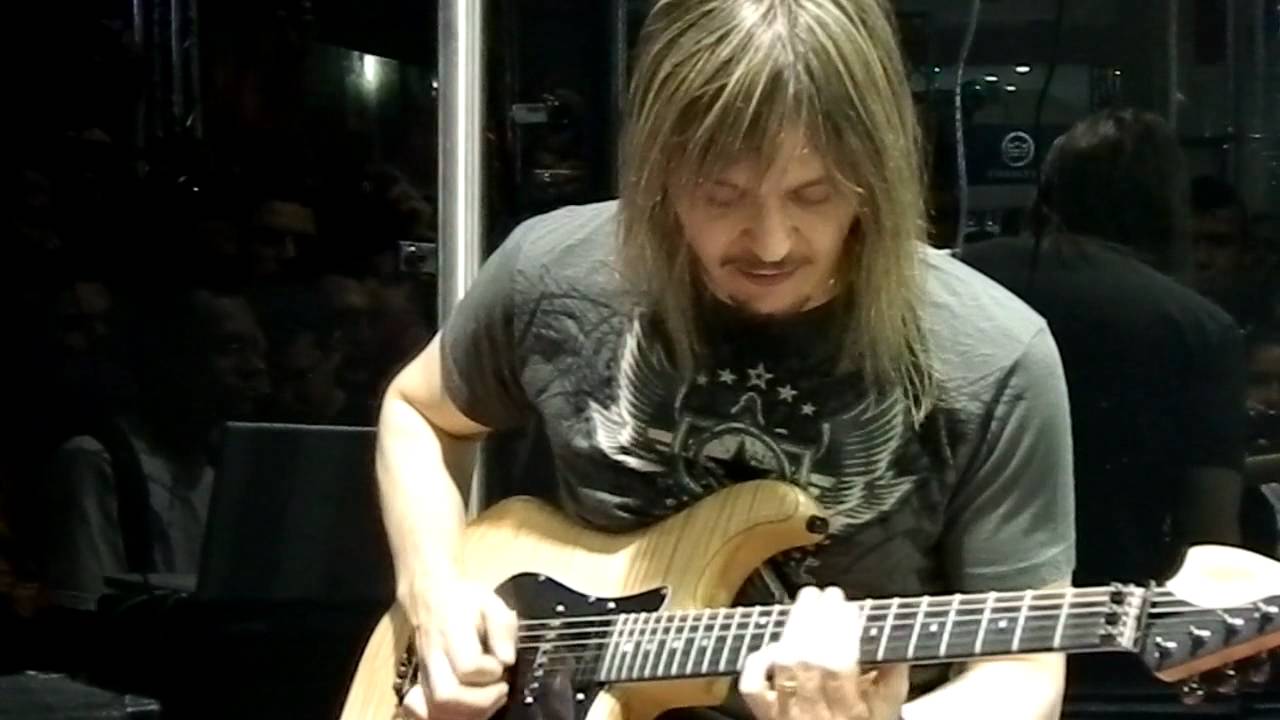 Juninho Afram - ExpoMusic estande da Fire