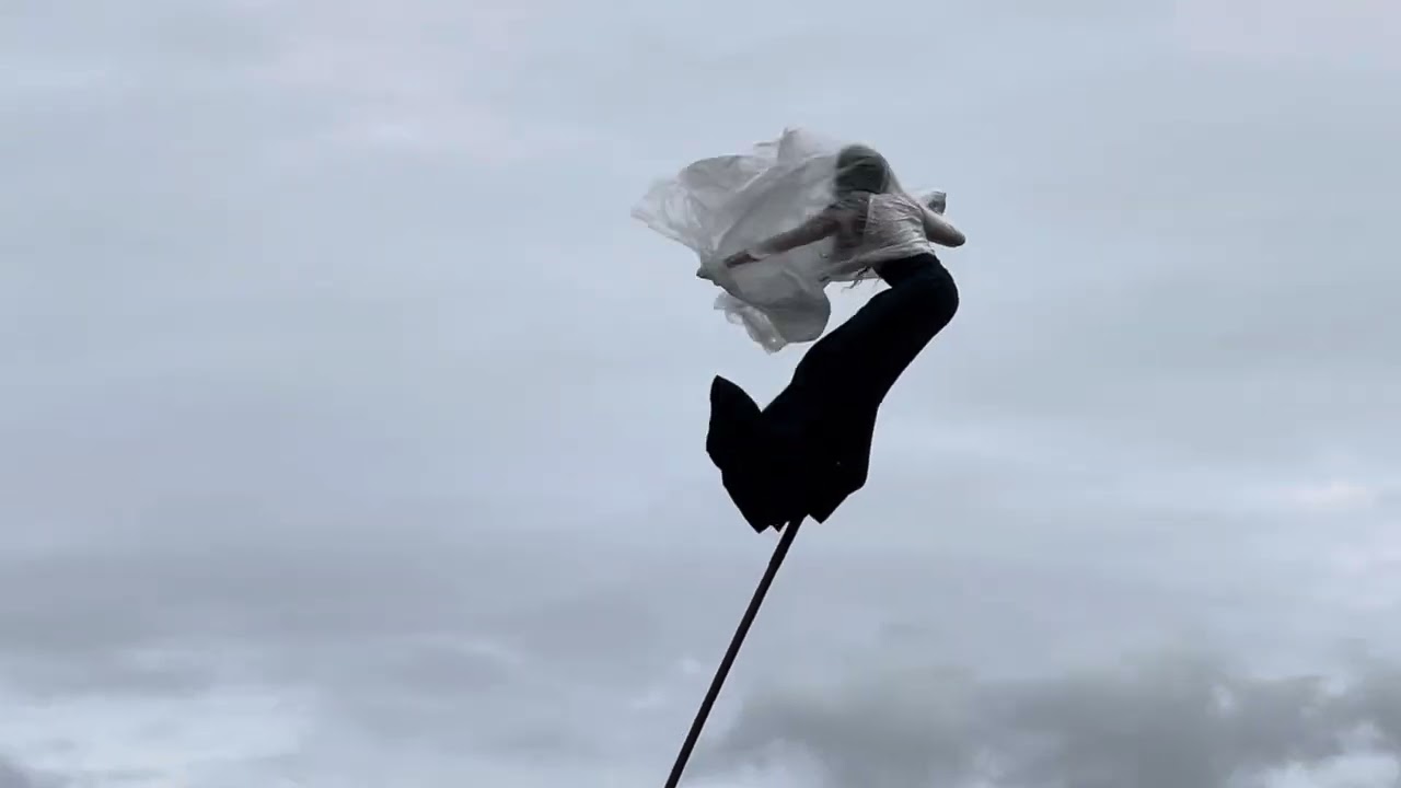 ROZÉO, L’ OSCILLATION DU PAYSAGE « Spectacle par la Compagnie GRATTE CIEL »