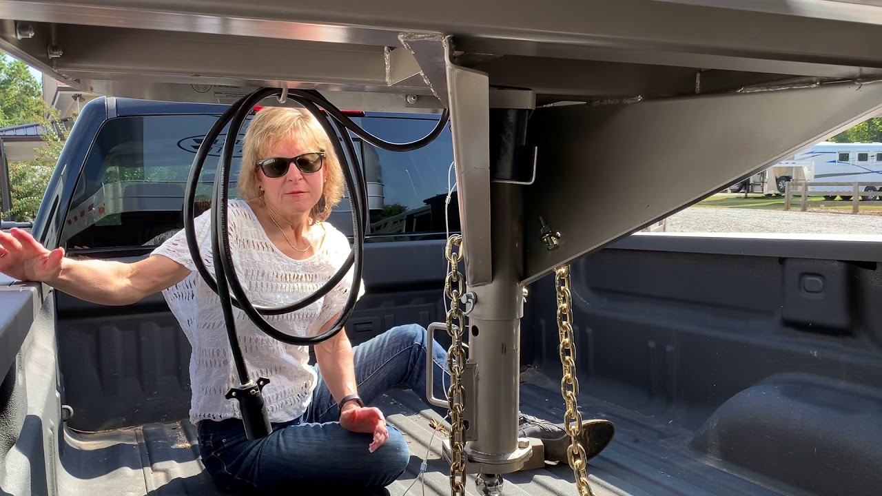 HOW TO Hook Up a Gooseneck Horse Trailer