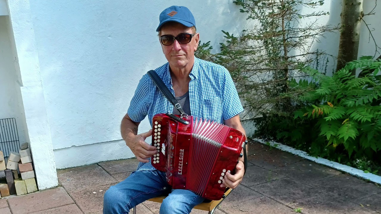 The Mist-Covered Mountain: An Irish Jig on button accordion