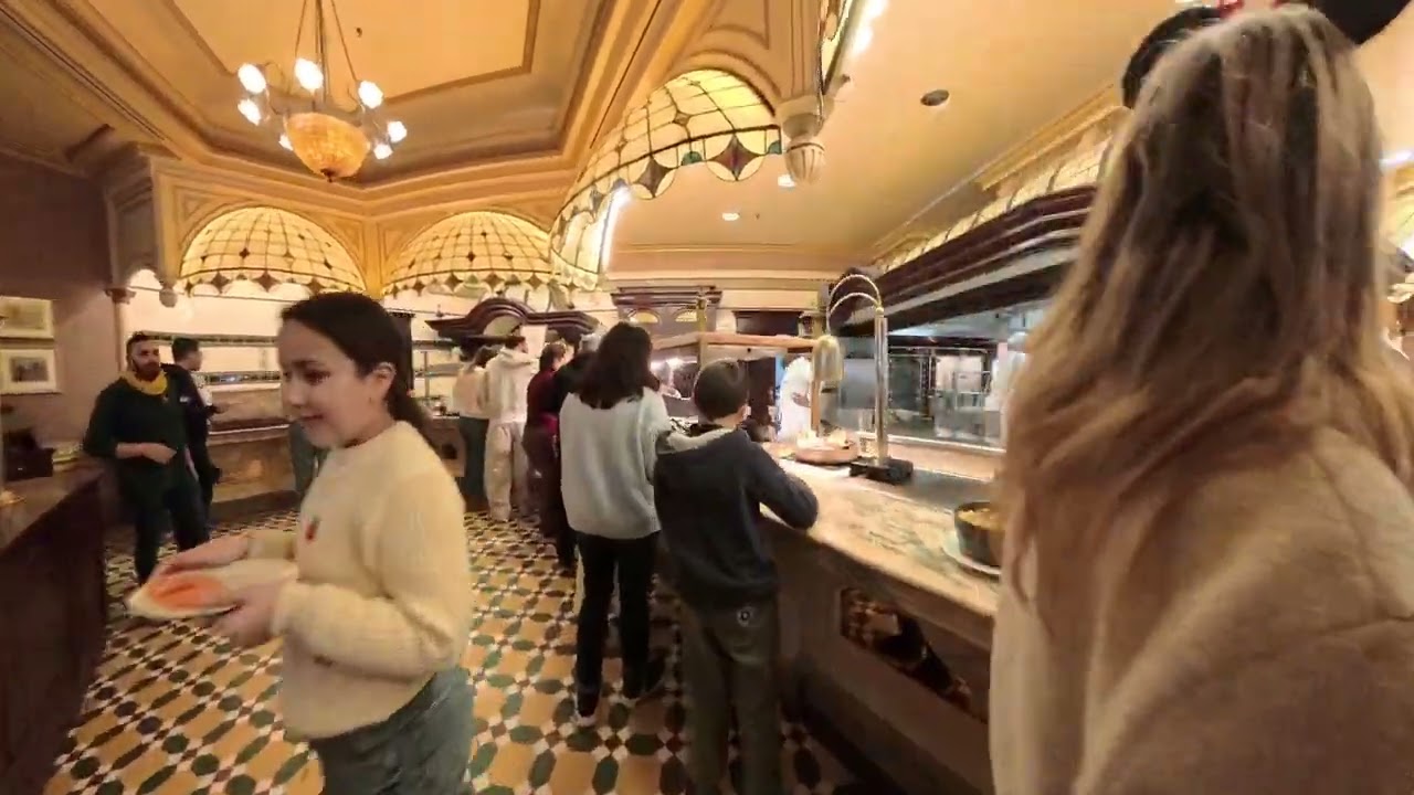 Plaza Gardens Restaurant – Buffet clásico en el corazón de Disneyland Paris.