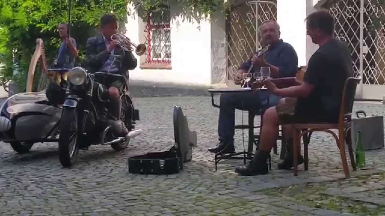 Jockel & Schurle mit Stofferl Well in Wasserburg