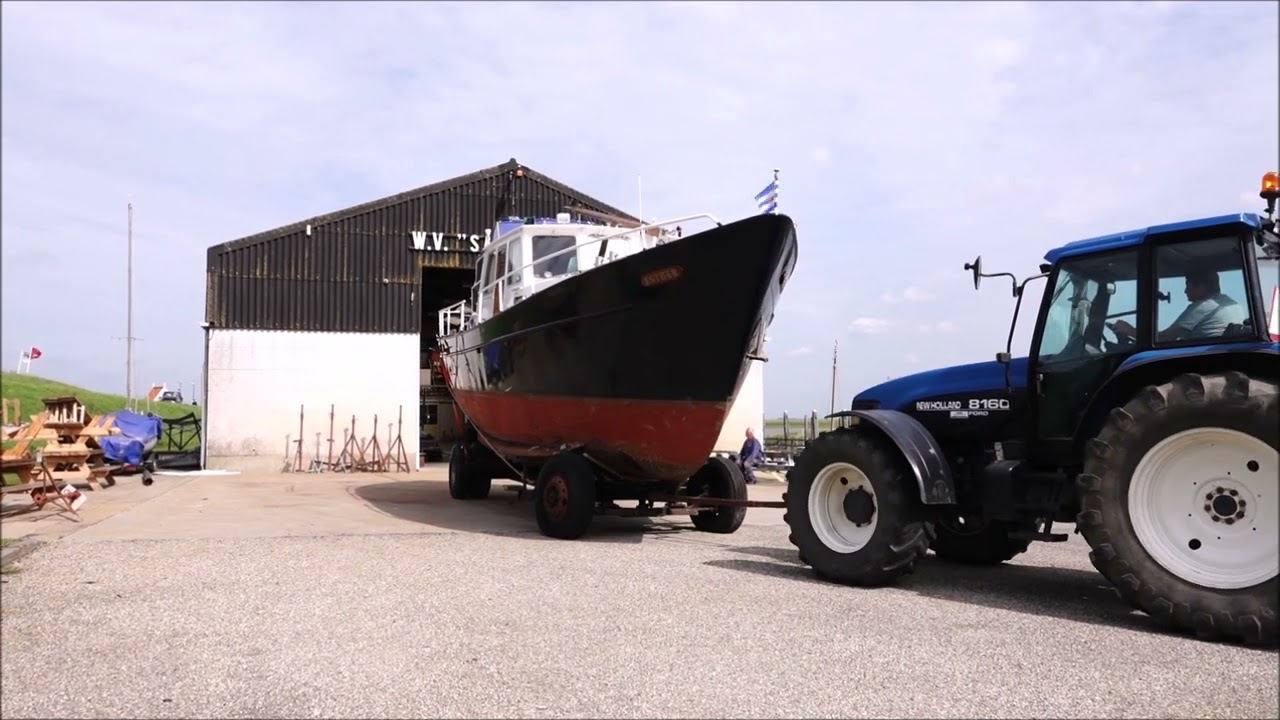 Paal en zijn jachthaven in het dorp Graauw