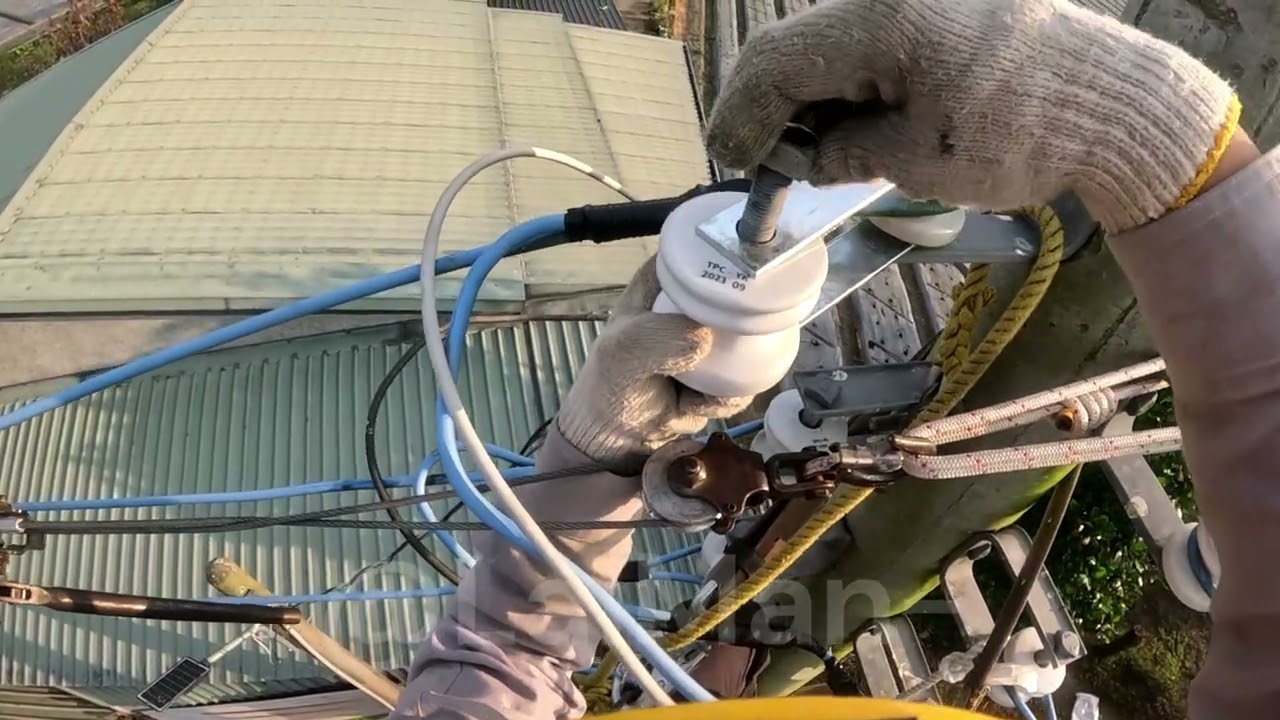 Up the Pole: Service Drop Installation (3Cu8)