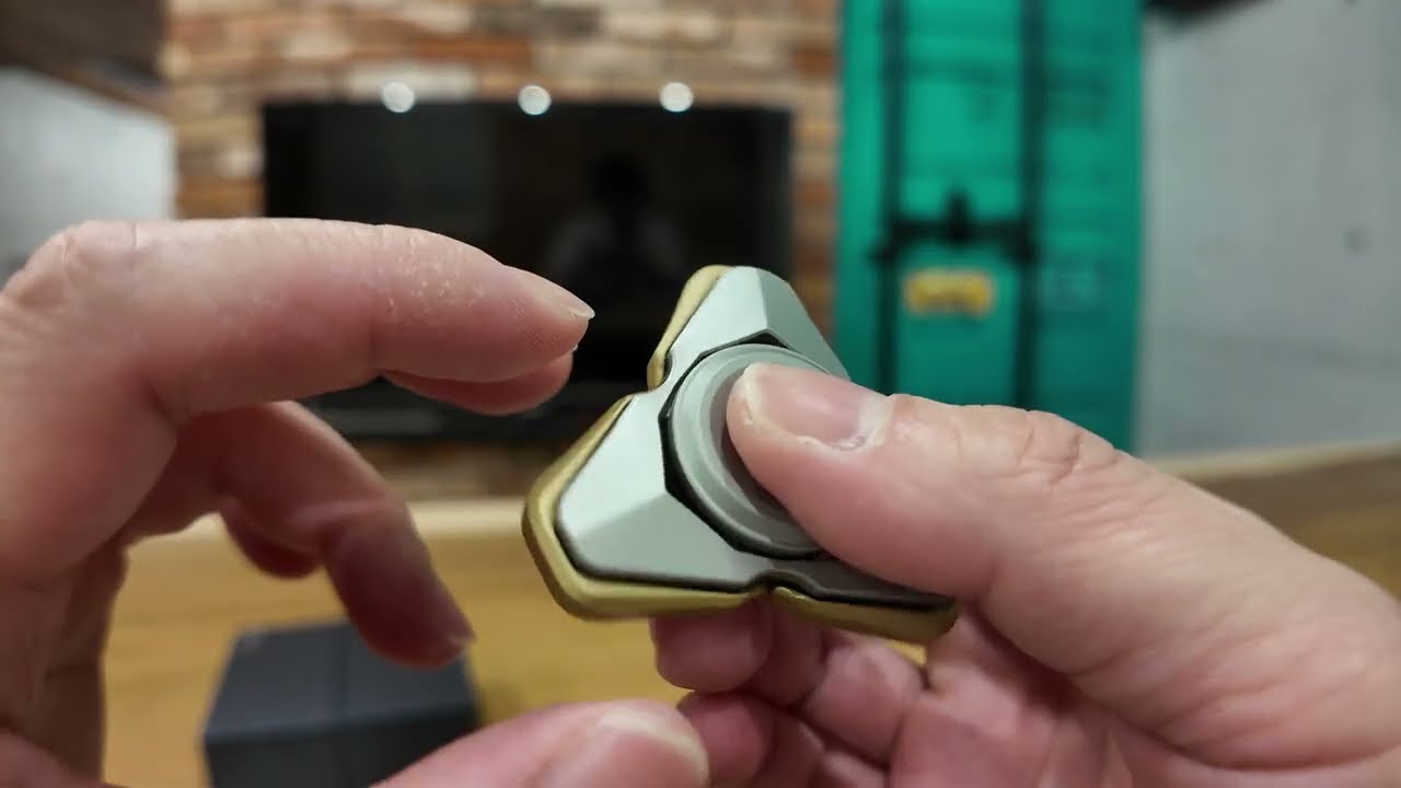 S-ONE 蒜Q-S  音叉型聯動開甲陀螺開箱 SUAN Q, Friget Spinner unboxing