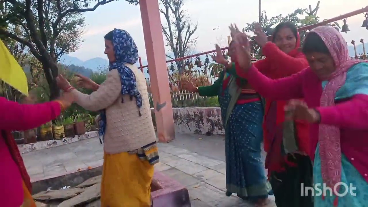 आज आखिरी सोमवार माता रानी के मन्दिर मैं किये कीर्तन भजन  आनन्द ही आनन्द 🙏🙏🙏🎉🎉