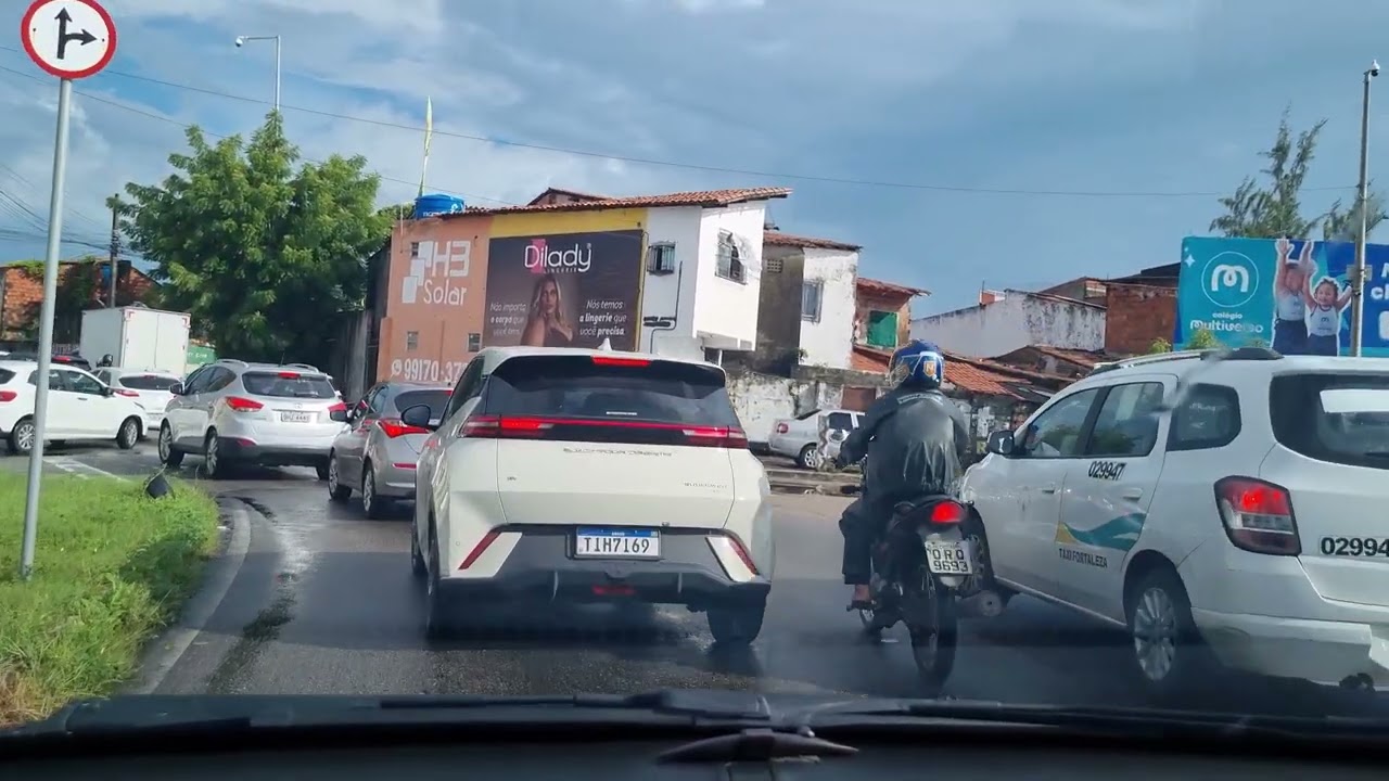 Transito em dia de chuva   Fortaleza