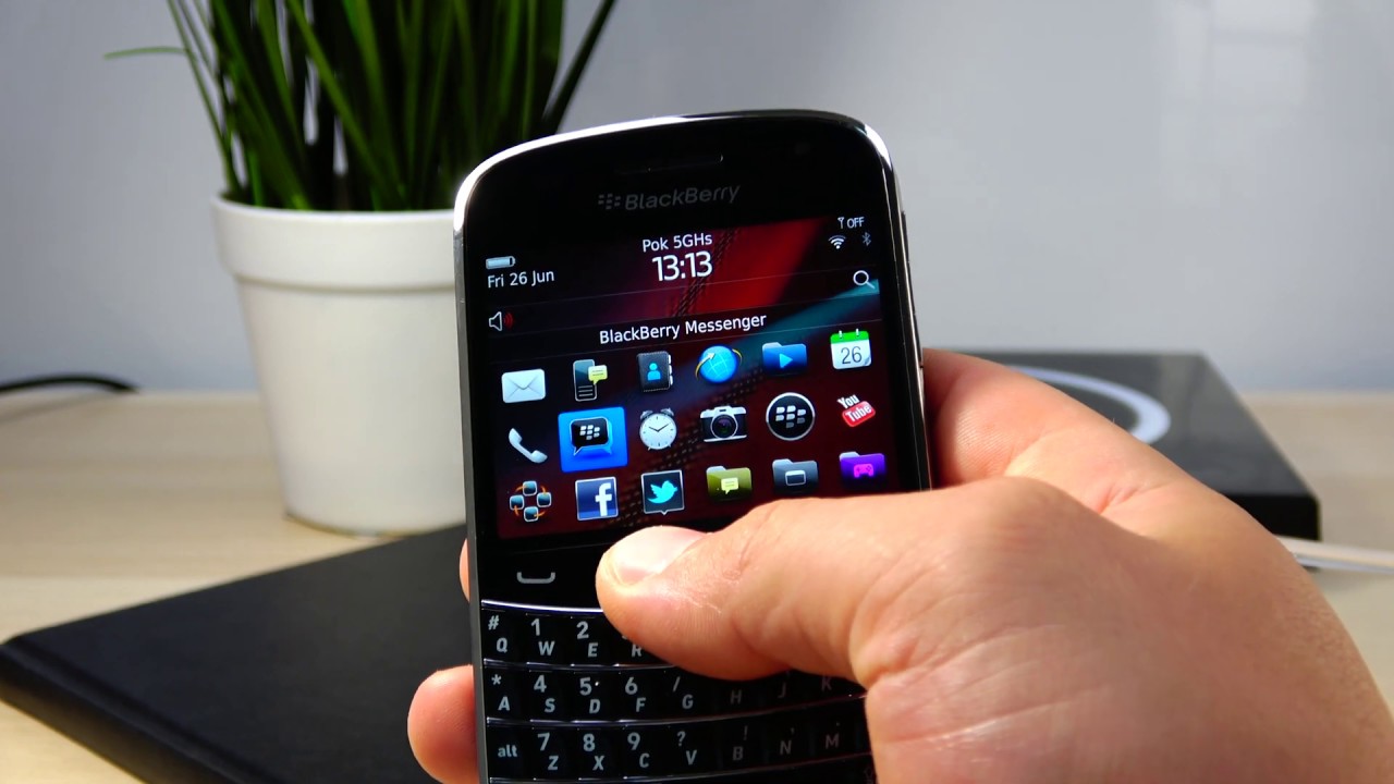 [RETRO REVIEW] BlackBerry Bold Touch 9900: Telefon de om de afaceri sau ceva mai mult?