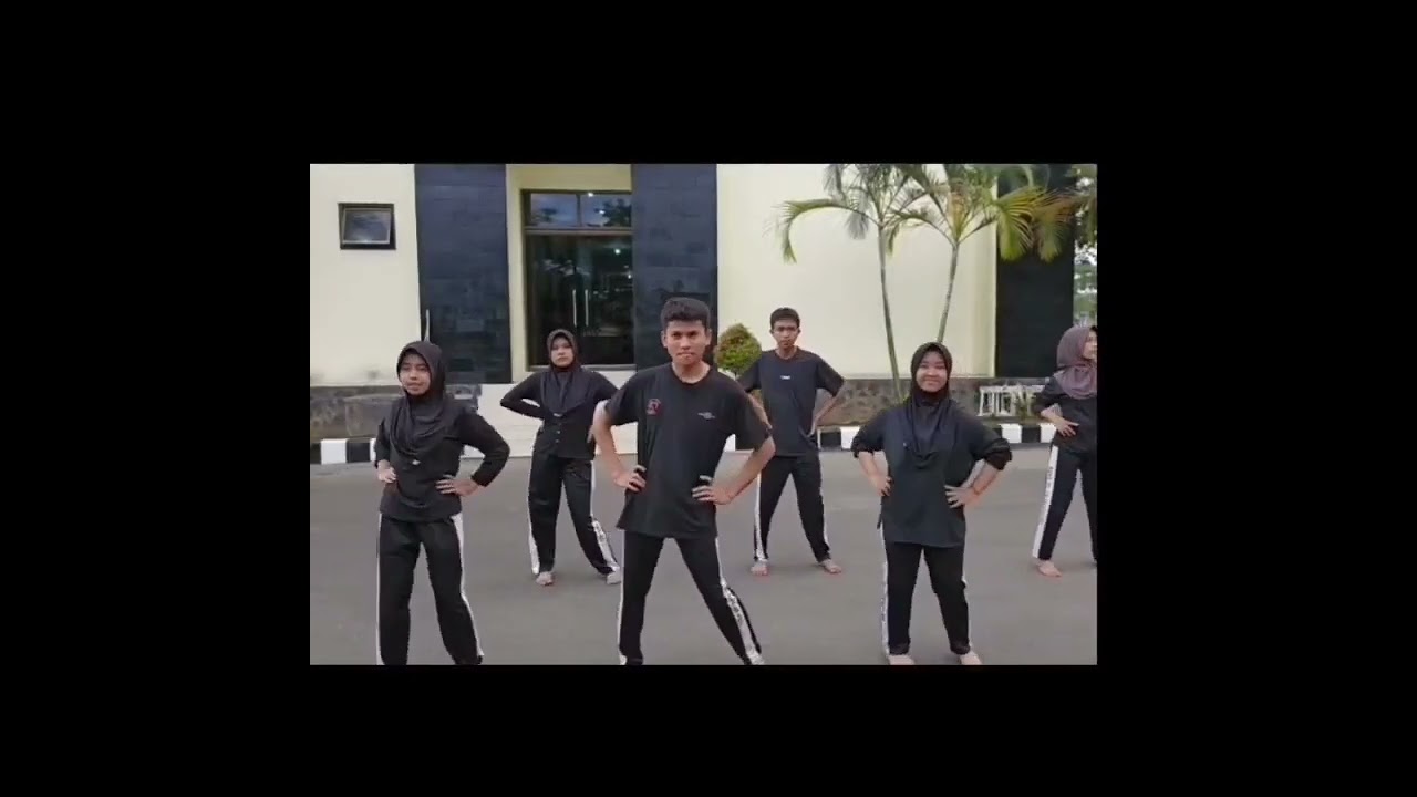 Senam Kreasi Kelas Xl. F2