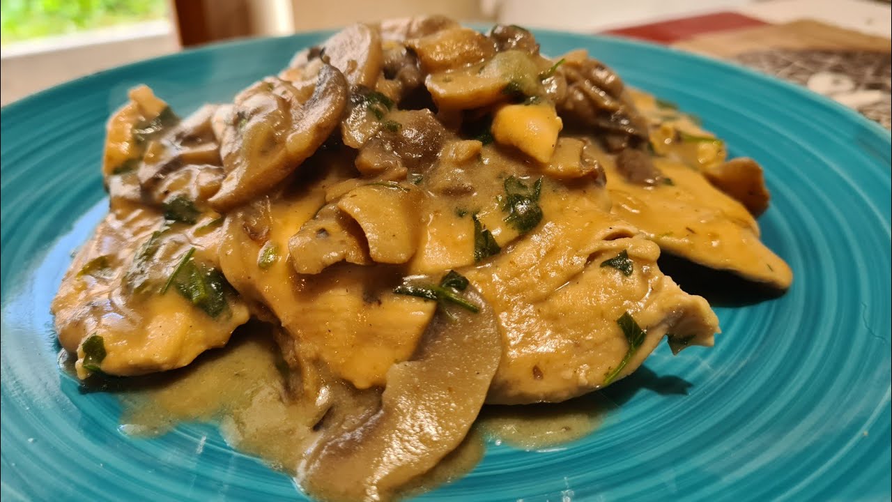 Куриная грудка с шампиньонами