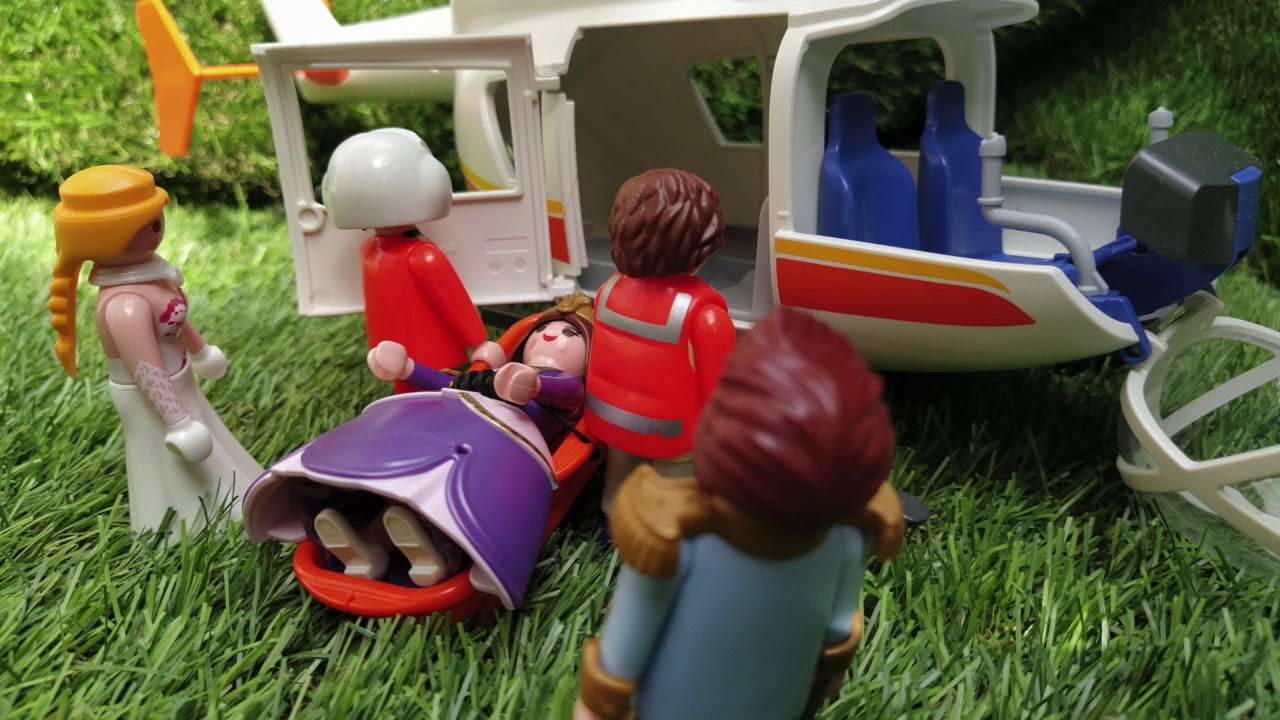 La reine va à l'hôpital pour avoir son bébé - Château de princesse - Playmobil