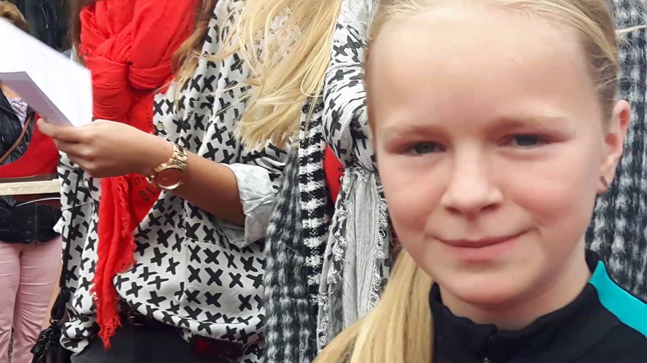 De modellen zijn er klaar voor Let the Show begin.