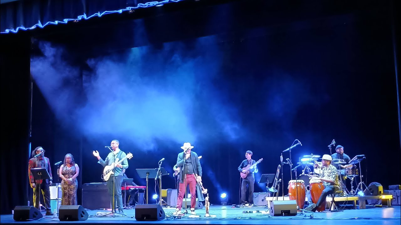 Al Strong w/Chip Shearin perform 