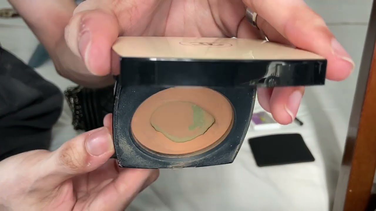 what’s in my bag? (So chic) Chanel le boy 