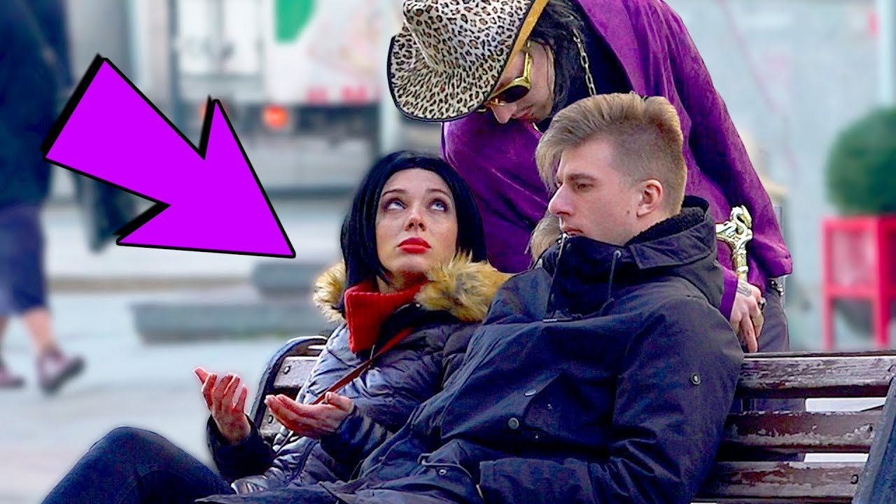 ДЕВУШКА ЛЁГКОГО ПОВЕДЕНИЯ / ПРАНК (безумный розыгрыш людей)