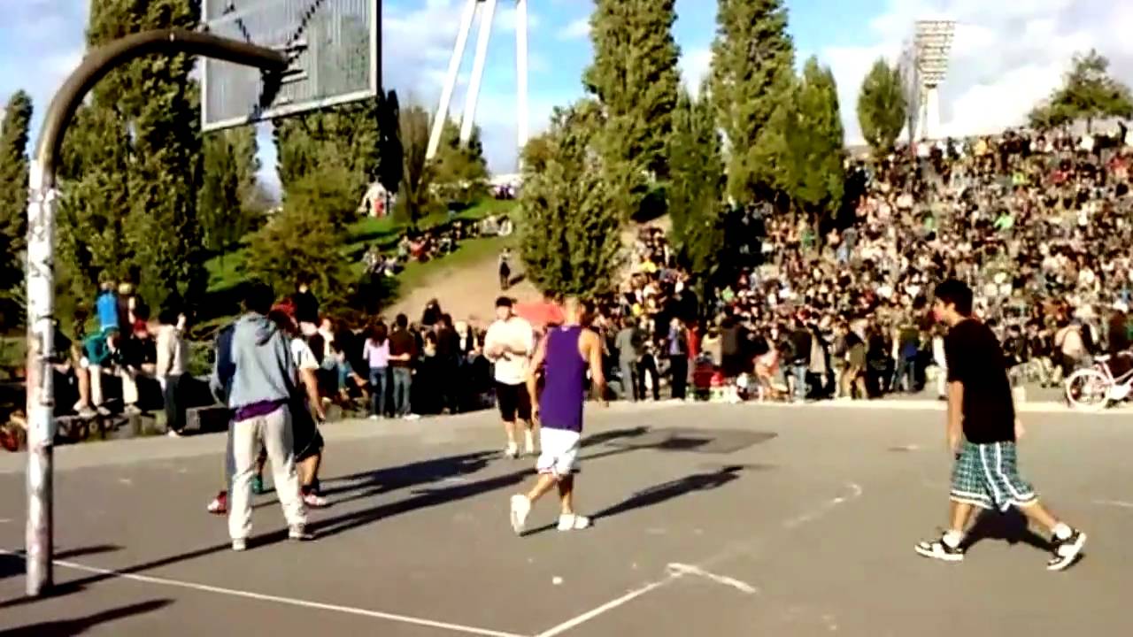 Basketball im Mauerpark Berlin